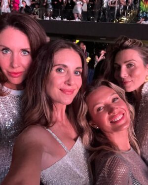 Alison Brie Instagram - 🪩Girl’s Night 🪩