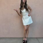Alison Brie Instagram - If you talk @thetalkcbs …you gotta walk the walk(cbs) 😉 #thetalk #ApplesNeverFall 🤍