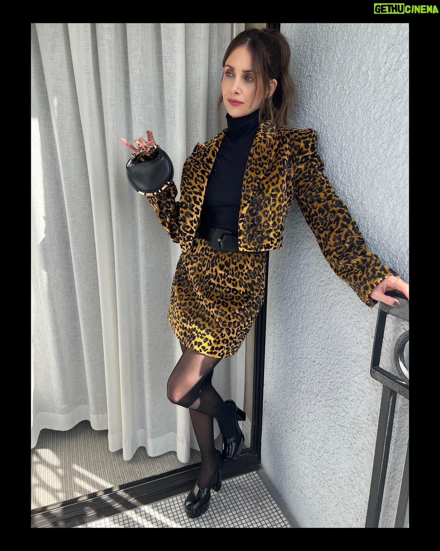 Alison Brie Instagram - ππ€LA press day 2 π€π #somebodyiusedtoknow