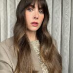 Alison Brie Instagram - Channeling 80’s business babe 🩶 #applesneverfall on @peacock March 14th 🤍