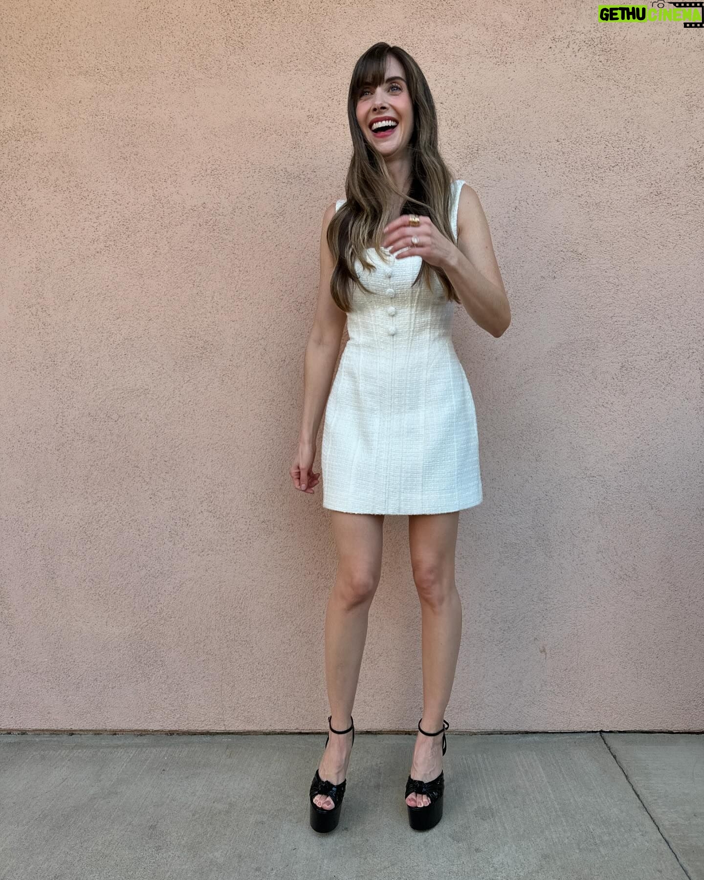 Alison Brie Instagram - If you talk @thetalkcbs …you gotta walk the walk(cbs) 😉 #thetalk #ApplesNeverFall 🤍
