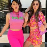 Alison Brie Instagram - We did the thing!! 🖤🩷