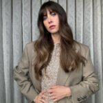 Alison Brie Instagram - Channeling 80’s business babe 🩶 #applesneverfall on @peacock March 14th 🤍