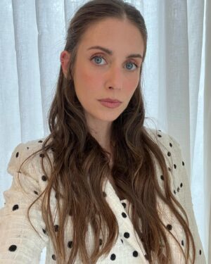 Alison Brie Instagram - Blushing bb inside & out 💕