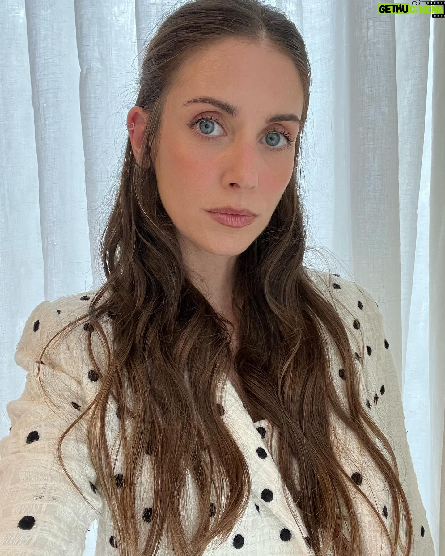 Alison Brie - 74.8K Likes - Blushing bb inside & out 💕