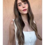 Alison Brie Instagram - The Talk glam 🍎💕 #applesneverfall #thetalk @thetalkcbs Hair by @clarissanya Makeup by @mollygreenwald Styling by @erinwalshstyle
