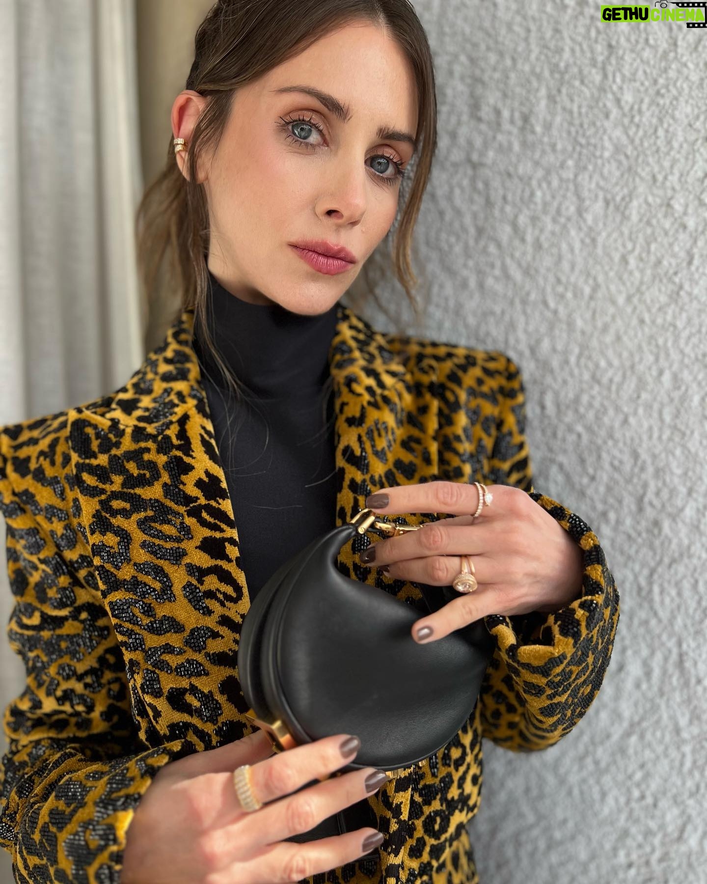 Alison Brie Instagram - ππ€LA press day 2 π€π #somebodyiusedtoknow