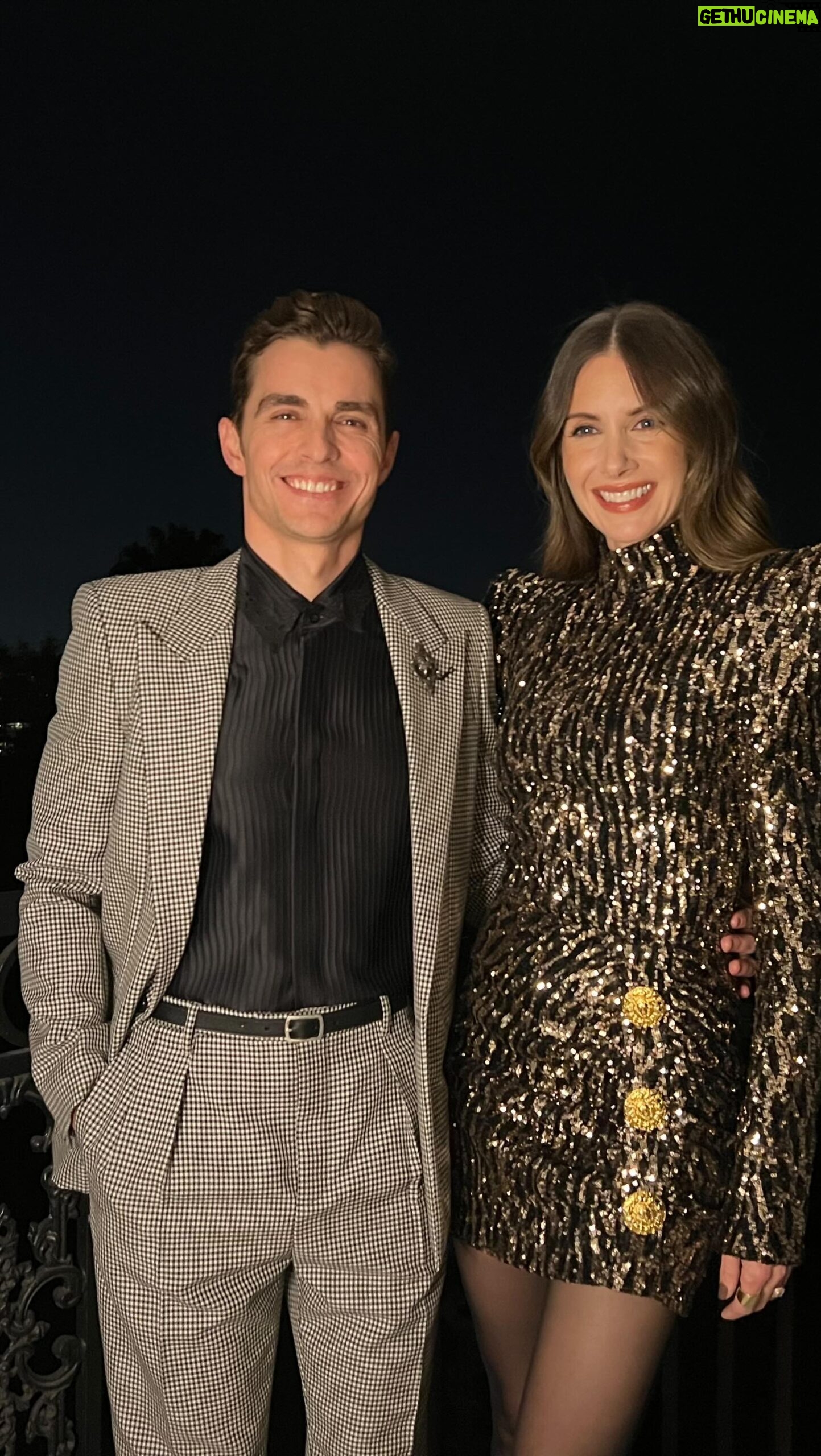 Alison Brie Instagram - Today’s the day!!! #SomebodyIUsedToKnow is now streaming only on @primevideo 🤸🏻♂️🤸🏻♂️🤸🏻♂️