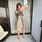 Alison Brie Instagram - Channeling 80’s business babe 🩶 #applesneverfall on @peacock March 14th 🤍