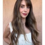 Alison Brie Instagram - The Talk glam 🍎💕 #applesneverfall #thetalk @thetalkcbs Hair by @clarissanya Makeup by @mollygreenwald Styling by @erinwalshstyle