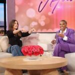 Alison Brie Instagram - Talking all things #SomebodyIUsedToKnow on @jenniferhudsonshow today! Subjects include nudity, cats, and dirty dancing 💕