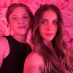 Alison Brie Instagram - Flamingos. 2023. 🦩