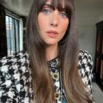 Alison Brie Instagram - Hello from rainy NYC ☔️ #applesneverfall