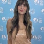Alison Brie Instagram - What an honor and pleasure it was to attend @miamifilm to screen #ApplesNeverFall and receive the Art of Light Award!! Thank you @miamifilm and @mdcollege for a wonderfully vibrant weekend and event! 🌴💕