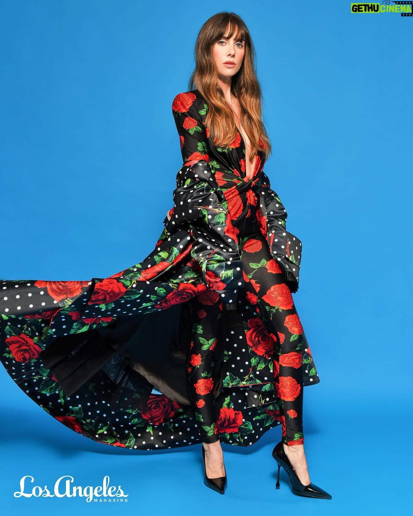 Alison Brie Instagram - Apples apples everywhere… What a treat to be included in the LOS ANGELES MAGAZINE @lamag March “LA Women” issue! #applesneverfall drops March 14th on @peacock Photographed by Irvin Rivera @graphicsmetropolis Creative Direction by Ada Guerin @guerin_ad Styled by Erin Walsh @erinwalshstyle Hair by Clariss Rubenstein @clarissanya Makeup by Molly Greenwald @mollygreenwald