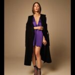 Alison Brie Instagram - Love this shoot for @lofficielliechtenstein 💜🖤 #somebodyiusedtoknow