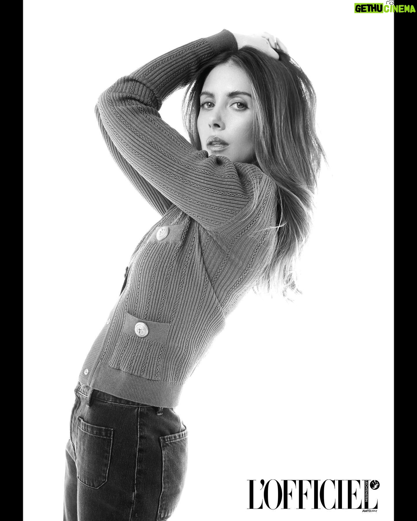 Alison Brie Instagram - Love this shoot for @lofficielliechtenstein 💜🖤 #somebodyiusedtoknow
