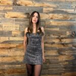 Alison Brie Instagram - Don’t sleep on this @kellyclarksonshow look 🪩🪩 #SomebodyIUsedToKnow