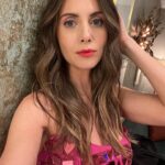 Alison Brie Instagram - It’s giving romance ❤️💗 #somebodyiusedtoknow
