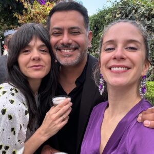 Alison Mandel Instagram - Ayer fue un hermoso día 🩷💜🩷 oye @pedroruminot te amo 🥰 
Felicidades bonitos 🌟 
@malyjorquiera 👰‍♀️ 💕 
@wenafreire 💝
@bestiadelcampo 
@fabriziocopano 
@pameleiva