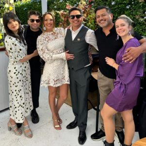Alison Mandel Instagram - Ayer fue un hermoso día 🩷💜🩷 oye @pedroruminot te amo 🥰 
Felicidades bonitos 🌟 
@malyjorquiera 👰‍♀️ 💕 
@wenafreire 💝
@bestiadelcampo 
@fabriziocopano 
@pameleiva