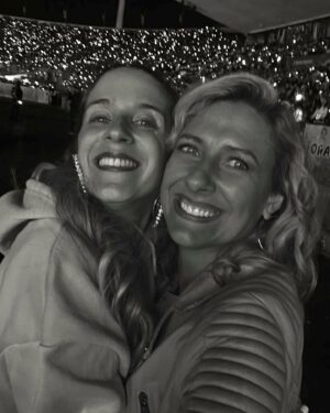 Alison Mandel Instagram - Que chimba de fin de semana 🌟💕
Gracias 🤩 @macatondreauc por todo el paseo vip de ayer, nunca había quedado bien ubicado en un concierto/recital me sentí una princess 👸🏼 de hecho bien saben que mi don es quedar mal ubicada 😂 o no lograr la fila virtual. Ayer todo un sueño 🥰
Siento que Karol me cantó en un momento.
Perdón mis gritos hacia la @pameleiva 😅😂