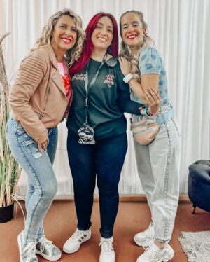 Alison Mandel Instagram - Que chimba de fin de semana 🌟💕
Gracias 🤩 @macatondreauc por todo el paseo vip de ayer, nunca había quedado bien ubicado en un concierto/recital me sentí una princess 👸🏼 de hecho bien saben que mi don es quedar mal ubicada 😂 o no lograr la fila virtual. Ayer todo un sueño 🥰
Siento que Karol me cantó en un momento.
Perdón mis gritos hacia la @pameleiva 😅😂