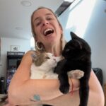 Alison Mandel Instagram - Dump de estos días (dump significa compartir imágenes aleatoriamente de tu galería sin necesidad que tengan relación entre sí) 1- ese día mi pelo andaba boni 2- Mi Anita que no es mi favorita (pero si es mi favorita) 3- @lollapaloozacl con @eucerincl 😂☀️🩷😻😍 que andaban repartiendo protector solar por todas partes ☀️☀️☀️ pondría que es #publicidad pero en realidad andaba en Lolla con mi foto 4 @danilirad protegida con Eucerin ☀️🩷 viendo al artista de la foto 5 🙌🏻 @dj_acres 6- se aman y se odian aiuuuda 7- Andaba boni insisto 8- Repetí la tenida 9- Pokémon Azoka 10- Una hermosa torta con mucho colorante 💙