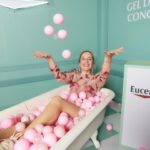 Alison Mandel Instagram - Anoche fui al evento de @eucerincl para conocer su producto nuevo que es para el acné #gelconcentradodermopure independiente de las fotos hermosas que siempre toman en los eventos de Eucerin quería contarles que vimos charlas de dermatolog@s y explicaron que el acné en las mujeres siempre es algo hormonal, yo no sabía eso. Además hablaron de que las marcas de acné no solo son físicas si no que también sicológicas… nunca he tenido acné pero si rosácea y entiendo que puede ser complejo para una persona sobretodo adolescente enfrentarse a afecciones de la piel. Mi consejo es que SIEMPRE consultes a un (a) dermatolog@ que podrá encontrar posibles soluciones 🩷 yo traje este gel a mi casa para mis adolescentes para que empiecen con sus cuidados. #publicidad