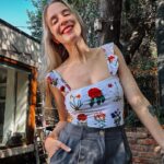 Alison Mandel Instagram - Dump de estos días (dump significa compartir imágenes aleatoriamente de tu galería sin necesidad que tengan relación entre sí) 1- ese día mi pelo andaba boni 2- Mi Anita que no es mi favorita (pero si es mi favorita) 3- @lollapaloozacl con @eucerincl 😂☀️🩷😻😍 que andaban repartiendo protector solar por todas partes ☀️☀️☀️ pondría que es #publicidad pero en realidad andaba en Lolla con mi foto 4 @danilirad protegida con Eucerin ☀️🩷 viendo al artista de la foto 5 🙌🏻 @dj_acres 6- se aman y se odian aiuuuda 7- Andaba boni insisto 8- Repetí la tenida 9- Pokémon Azoka 10- Una hermosa torta con mucho colorante 💙