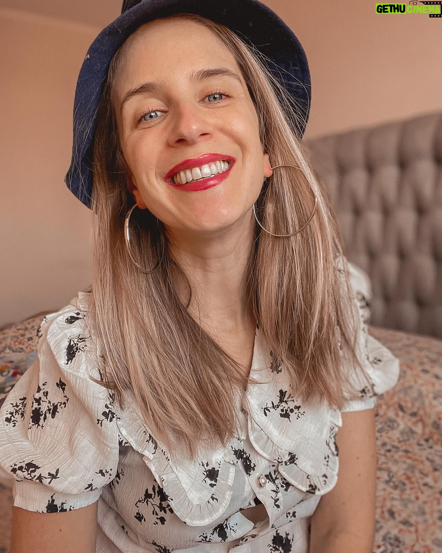 Alison Mandel Instagram - Un #tbt de pelo a medio camino de crecer 💕💕💕 parece que lo quiero nuevamente