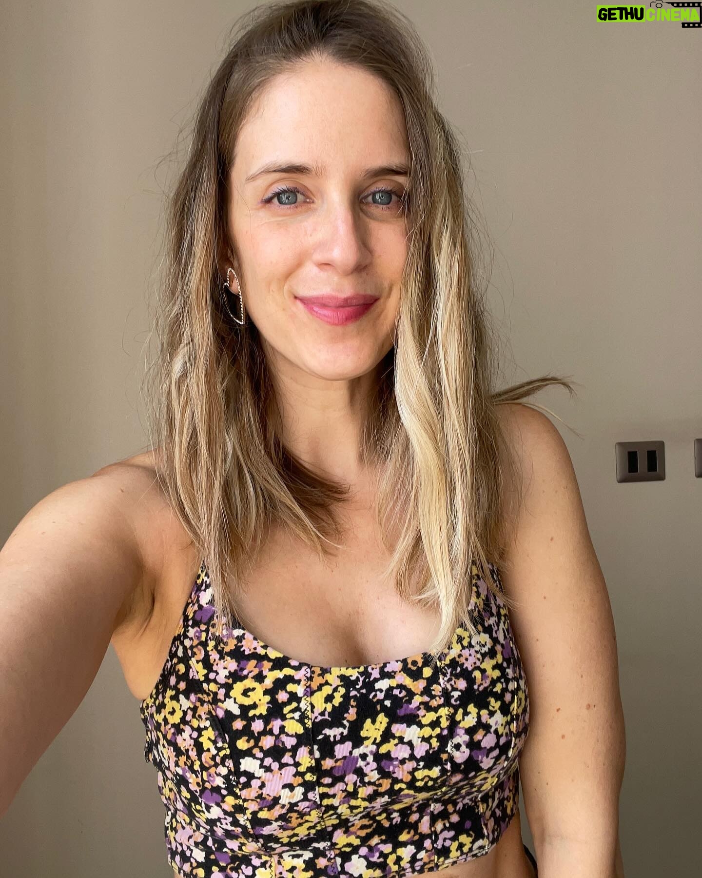Alison Mandel Instagram - Un #tbt de pelo a medio camino de crecer 💕💕💕 parece que lo quiero nuevamente