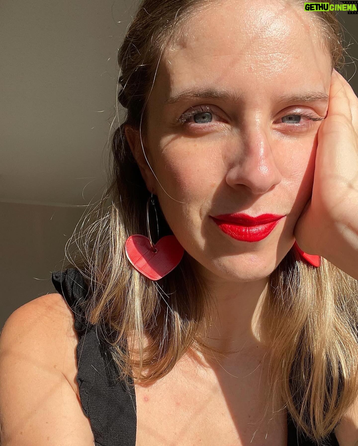 Alison Mandel Instagram - Un #tbt de pelo a medio camino de crecer 💕💕💕 parece que lo quiero nuevamente