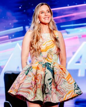 Alison Mandel Instagram - Ya estamos acá 💕💕💕💕💕
Muchas gracias ☺️ por todo el amor que he recibido ✨✨✨
Nos vemos mañana en el escenario 💚
Tengo la fortuna de andar con mis amig@s que me llenan de felicidad y que la @estricolor y todo su talento es la fotógrafa oficial del festival 🙌🏻