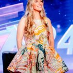 Alison Mandel Instagram – Ya estamos acΓ‘ πππππ
Muchas gracias βΊοΈ por todo el amor que he recibido β¨β¨β¨
Nos vemos maΓ±ana en el escenario π
Tengo la fortuna de andar con mis amig@s que me llenan de felicidad y que la @estricolor y todo su talento es la fotΓ³grafa oficial del festival ππ»