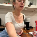 Alison Mandel Instagram - Han sido dos fines de semana muy bonitos 💜🐰 tanto que casi no tomé fotos 🥲 La foto 2,3 y 10 son fotos que toma Balti con mi teléfono y encuentro que tienen toda una onda 🩷🍁 La Juanita 🐕 es hermosa 😍 y la Anita es mordible. Vamos por Abril 🍁👌