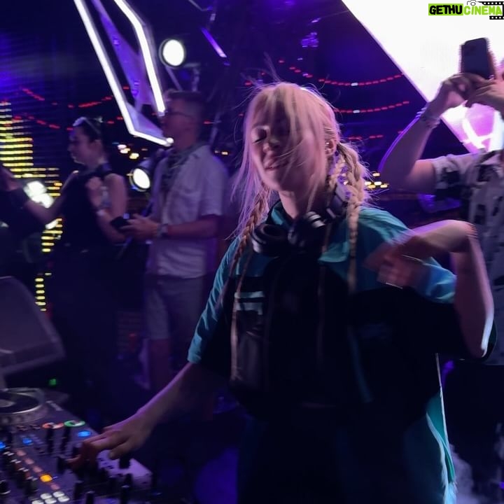 Alison Wonderland Instagram - Surprise techno set at edc last night. Tweeted about it that morning and look how many of you turned up holy hell. I have adopted all of you and I’m now your daddy. If you like this post it becomes official