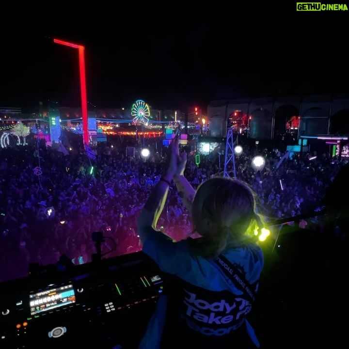 Alison Wonderland Instagram - Surprise techno set at edc last night. Tweeted about it that morning and look how many of you turned up holy hell. I have adopted all of you and I’m now your daddy. If you like this post it becomes official