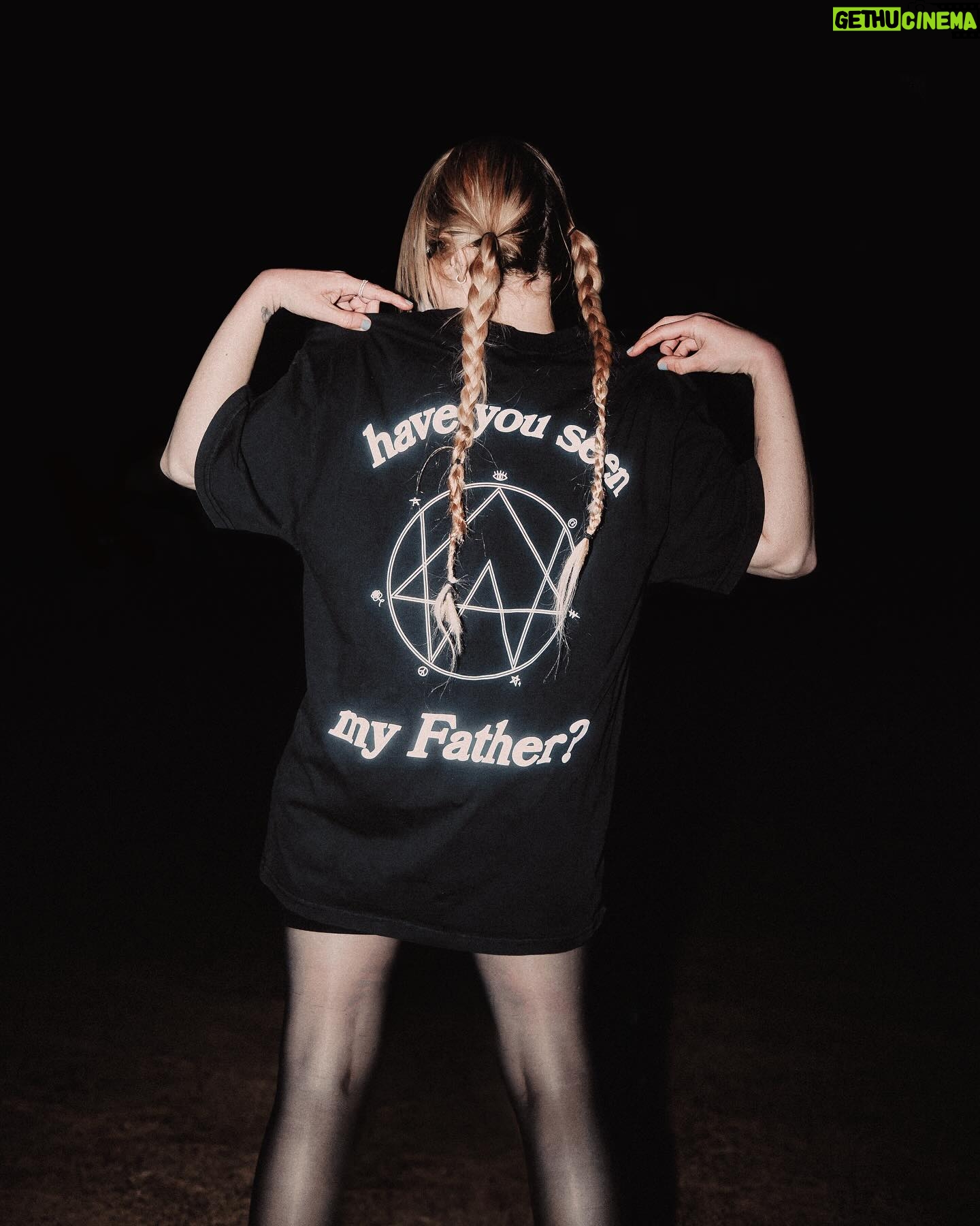 Alison Wonderland Instagram - DROPPING THIS FRIDAY 2PM PST: The “Father collection” featuring THE BEST SUNGLASSES EVER @sito.shades , ALISON WONDERLAND IS MY DADDY TEE, ALISON WONDERLAND IS MY DADDY FLAG. 😎I WILL BE GIVING AWAY 3 FLAGS AND 3 PAIRS OF GLASSES all you need to do is tag someone in the comments and like the post!!!! Will announce winners 10am PST Friday 😎 avail On www.fmuoasl.com