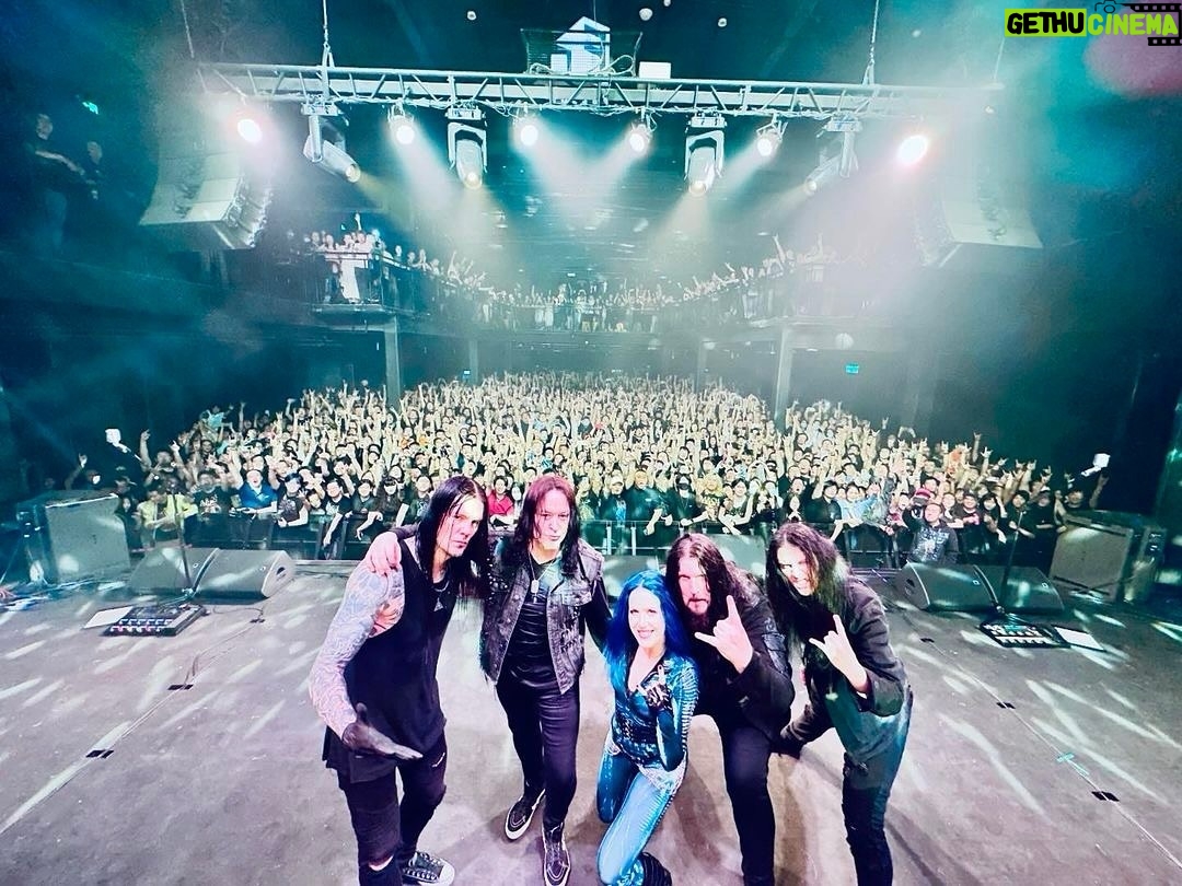 Alissa White-Gluz Instagram - @archenemyofficial Beiijing, that was all kinds of awesome! Great to see another packed house 🙏🏻 Next stop: Shanghai! 北京!!!多么精彩的夜晚!感谢你们的热烈支持,你们的呐喊和力量让我感到无比振奋。再次站在这座城市,真是激动人心的体验! #archenemy #china #beijing #shanghai #michaelamott #alissawhitegluz #metal