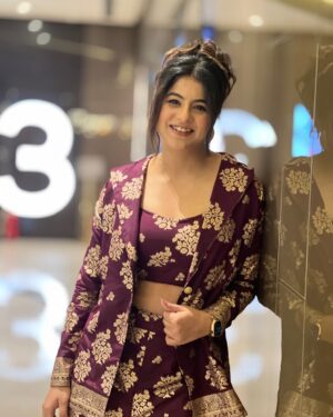 Alivia Sarkar Instagram - Premier Look ❤️
For Abar Awronne Din Ratri 🧿

In cinemas now

Styling - @sampurna_dey_100 
MU & Hair - @anbika6787 

#newfilm #newlove #friendship #evolving