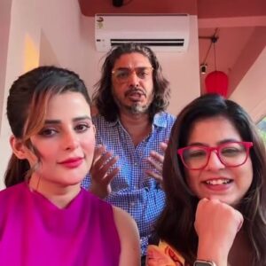 Alivia Sarkar Instagram - Live Adda Session with @reel2alivia 

#AbarAwronneDinRatri releasing on 5th April, 2024.