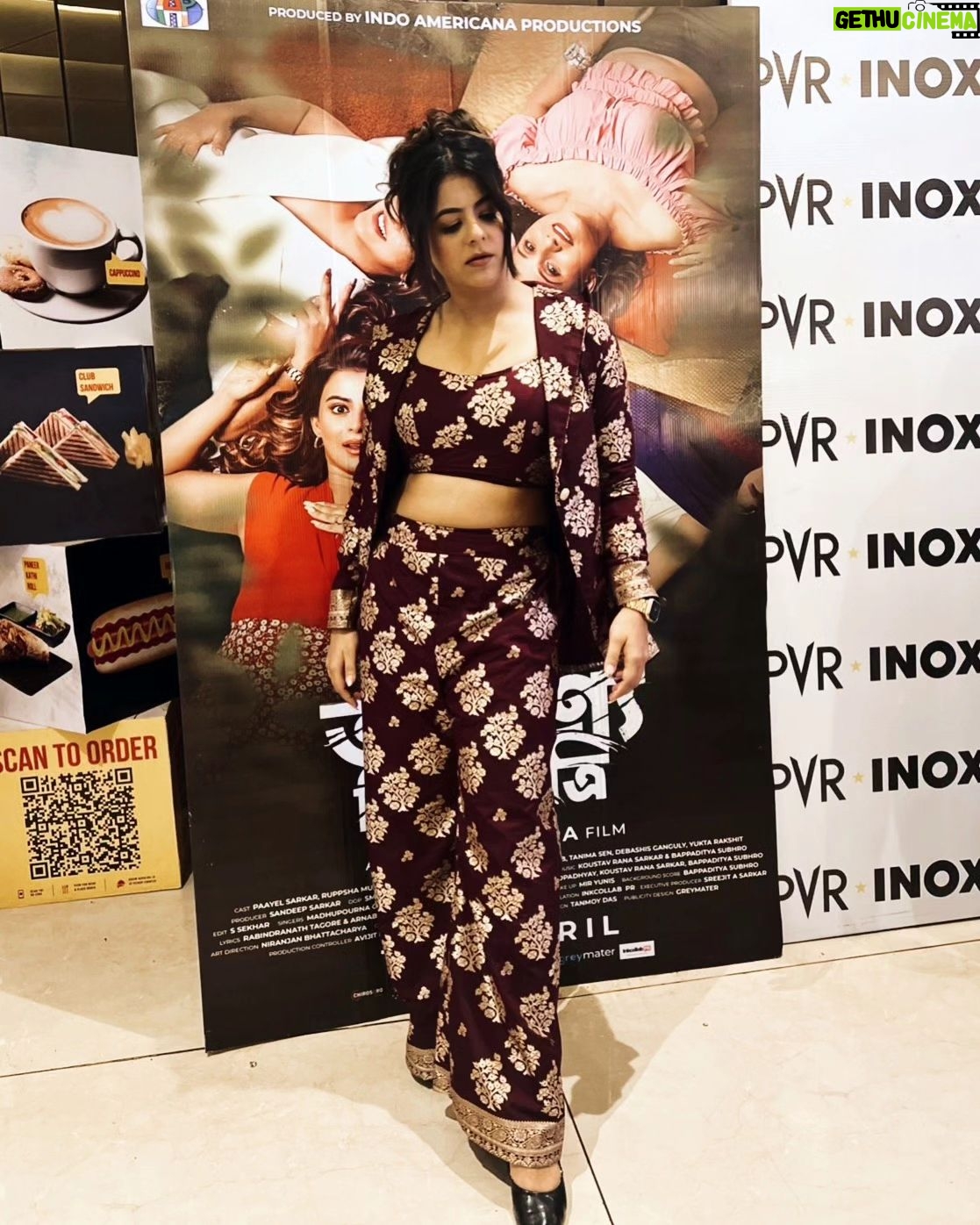 Alivia Sarkar Instagram - Abar Awronne Din Raatri dekhe, ami eta niye chinta- e pore gelam je ke better .. Manush Alivia, naki obhinetri.. ! ❤️Tui janish toh tui amar hridoy- er ekta tukro ! Toke khuuuuuub bhalobashi 🤗 So .... so.... proud of you ! Tor pashe boshe boro screen - e toke dyakha.. this was so beautiful ! I'm really happy ...tui aaro onek darun darun kaaj kor ! 💫💌 Abar Awronne Dinn Raatri is running in theatres ! Please grab your tickets NOW ! . . . . . . #abarawronnedinratri #runningintheatres #newmovie #grabyourticketsnow #bengalimovie #soproudofyou #lotsoflove #sohappyforyou #happysoul #instapost #potd #collabpost #instaaudio #chandreyeeghosh #official_chandreyee_ghosh