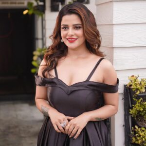 Alivia Sarkar Instagram - মুক্তি পেল পরিচালক সুমন মৈত্র নতুন ছবি আবার অরণ্যে দিনরাত্রির পোস্টার ও ট্রেলার। অভিনয়ে পায়েল সরকার, রূপসা মুখার্জী, অলিভিয়া সরকার ও যুক্তা রক্ষিত।