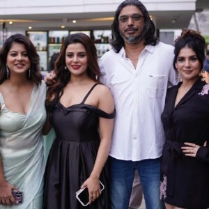 Alivia Sarkar Instagram - মুক্তি পেল পরিচালক সুমন মৈত্র নতুন ছবি আবার অরণ্যে দিনরাত্রির পোস্টার ও ট্রেলার। অভিনয়ে পায়েল সরকার, রূপসা মুখার্জী, অলিভিয়া সরকার ও যুক্তা রক্ষিত।
