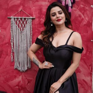 Alivia Sarkar Instagram - মুক্তি পেল পরিচালক সুমন মৈত্র নতুন ছবি আবার অরণ্যে দিনরাত্রির পোস্টার ও ট্রেলার। অভিনয়ে পায়েল সরকার, রূপসা মুখার্জী, অলিভিয়া সরকার ও যুক্তা রক্ষিত।