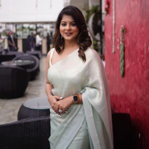 Alivia Sarkar Instagram - মুক্তি পেল পরিচালক সুমন মৈত্র নতুন ছবি আবার অরণ্যে দিনরাত্রির পোস্টার ও ট্রেলার। অভিনয়ে পায়েল সরকার, রূপসা মুখার্জী, অলিভিয়া সরকার ও যুক্তা রক্ষিত।