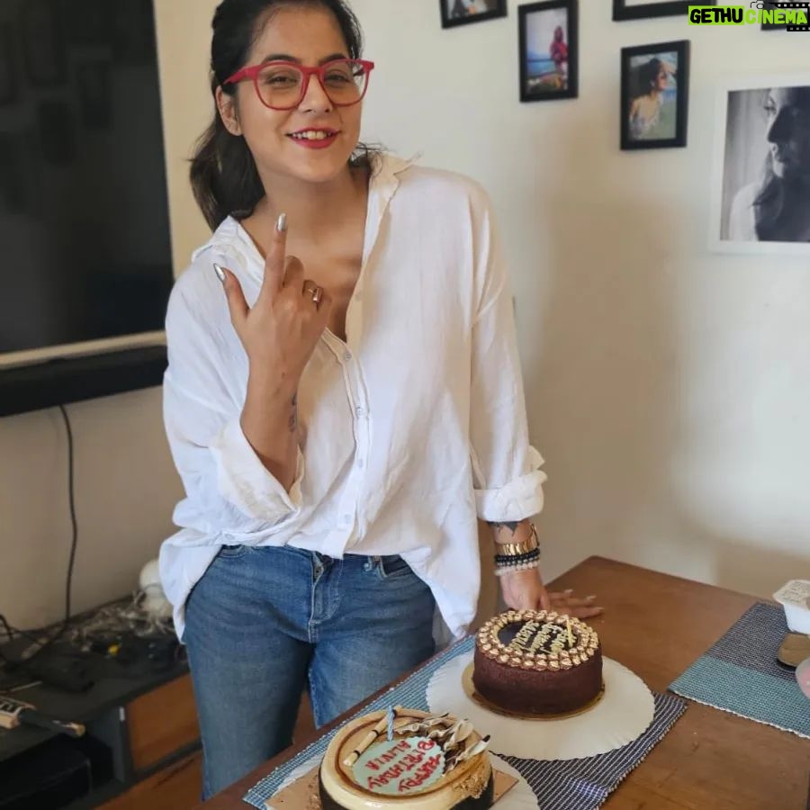 Alivia Sarkar Instagram - Happy Birthday Partner in Crime @reel2alivia lots of love @chandreyee.ghosh di for planning such a cute gesture..we love you ♥️♥️