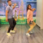Alivia Sarkar Instagram – Stepping into the groove with my amazing choreographer on the beats of ‘Yimmy Yimmy’!

Let’s set the floor on fire with our moves. 😎