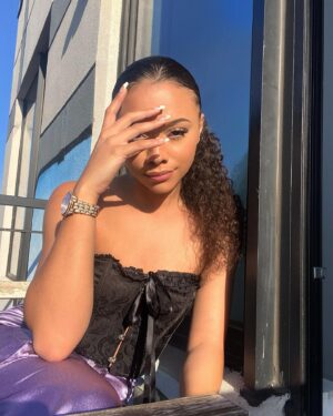 Alix Lapri Instagram - 🦋